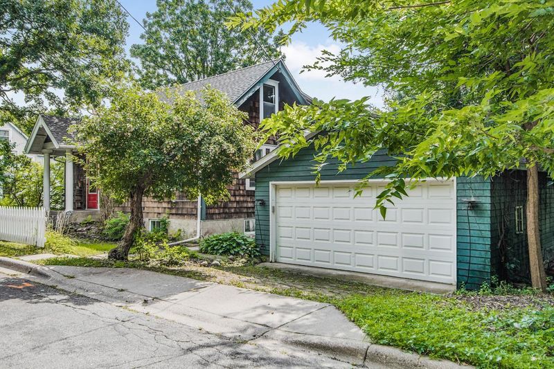 306 Irvine Ave, Saint Paul, MN 55102