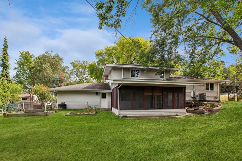 10930 Radisson Dr, Burnsville, MN 55337