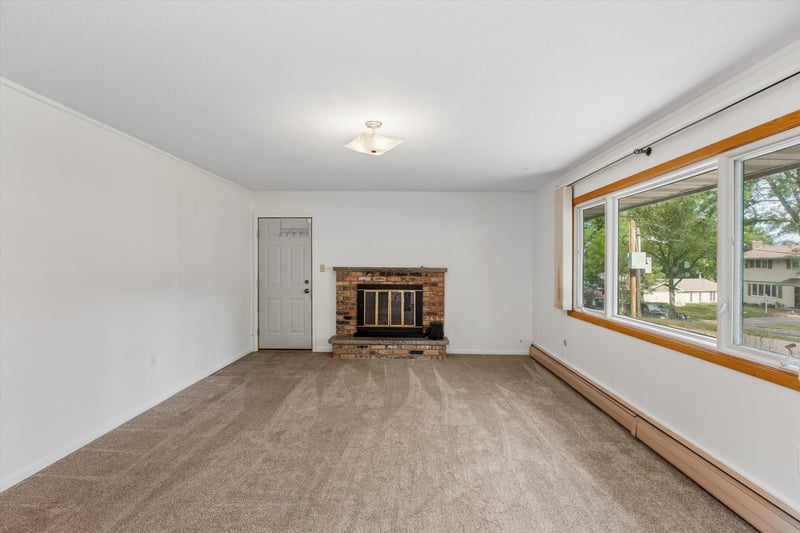 10930 Radisson Dr, Burnsville, MN 55337