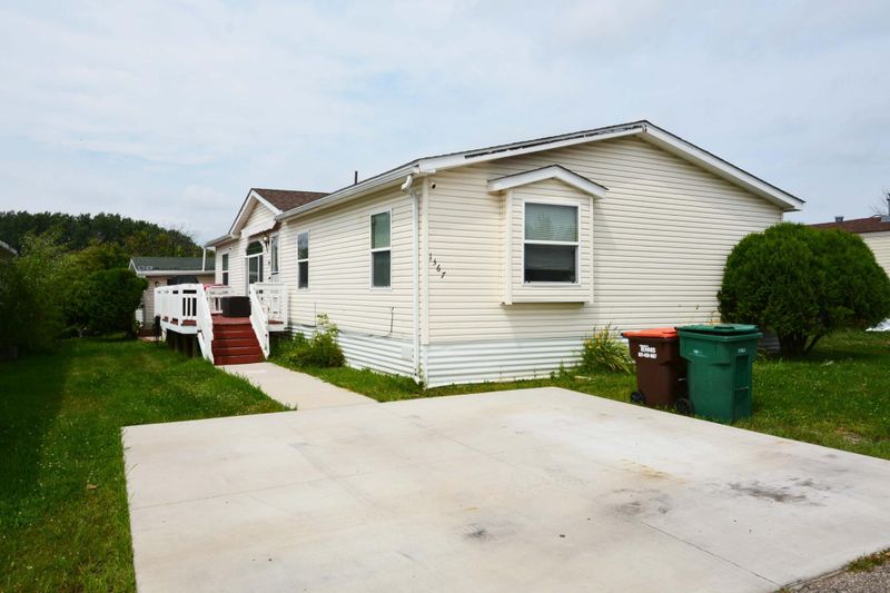 1367 Birchview Dr, Maplewood, MN 55119