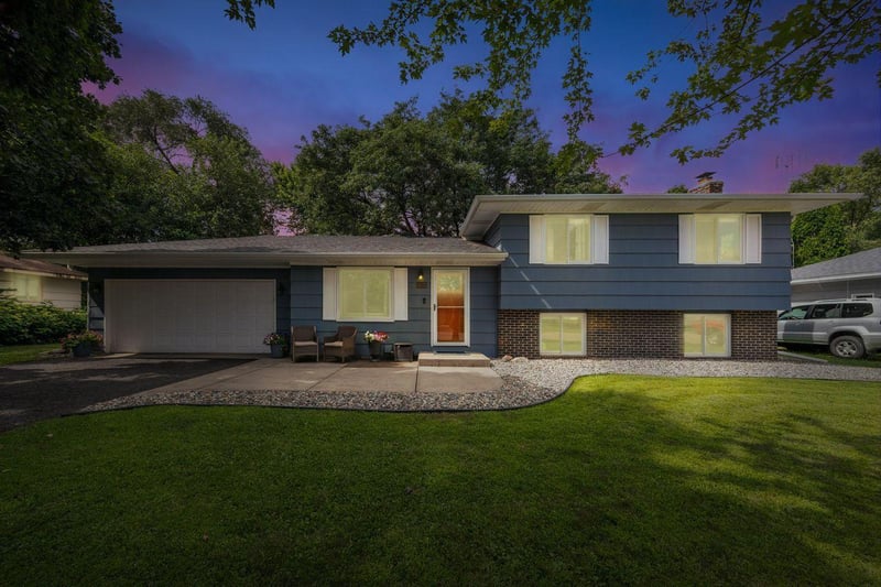 16573 Flagstaff Way W, Lakeville, MN 55068