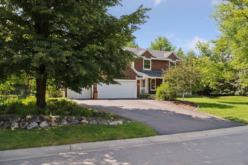 7460 Windmill Dr, Chanhassen, MN 55317
