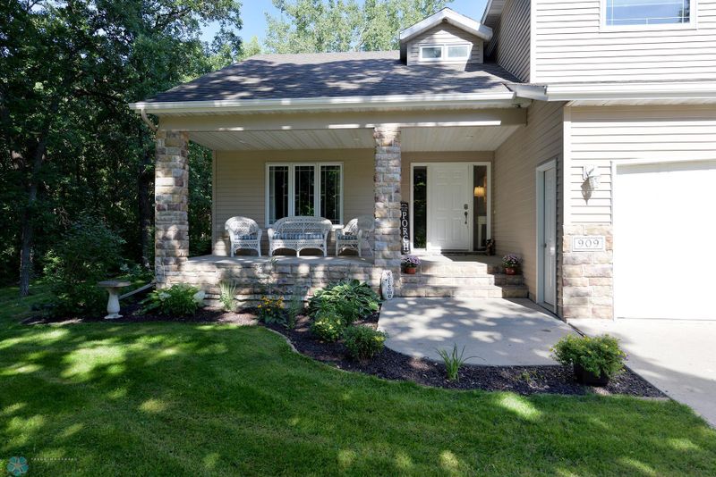 909 40th Ave N, Moorhead, MN 56560