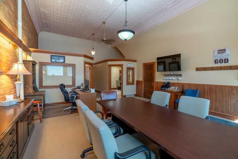 132 S Broadway, Wells, MN 56097