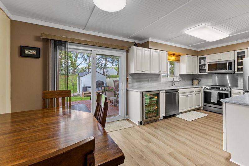 16550 Terrey Pine Dr, Eden Prairie, MN 55347