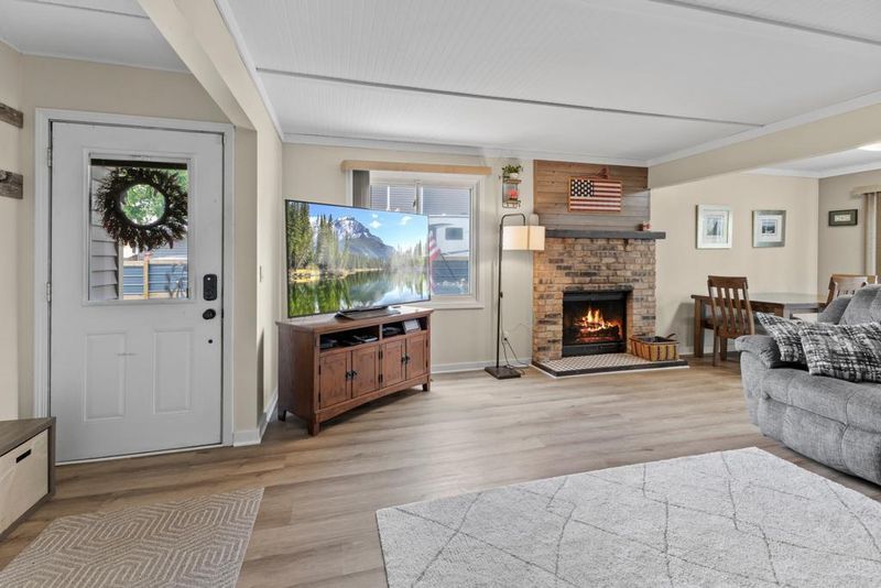 16550 Terrey Pine Dr, Eden Prairie, MN 55347