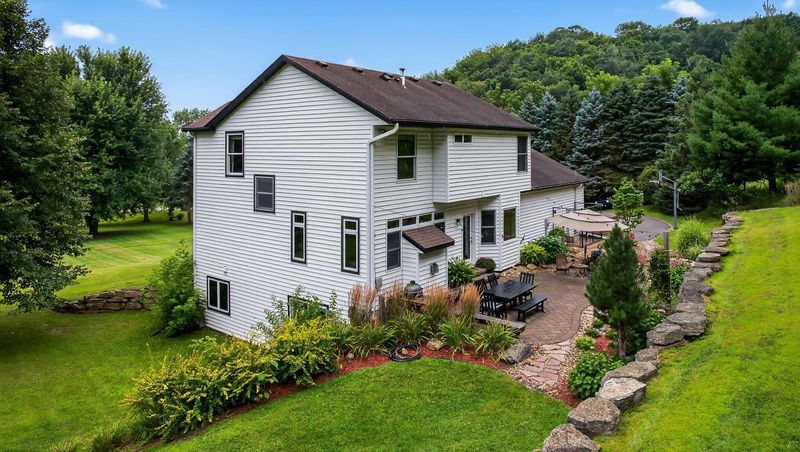 583 Oak Valley Ln NW, Rochester, MN 55901