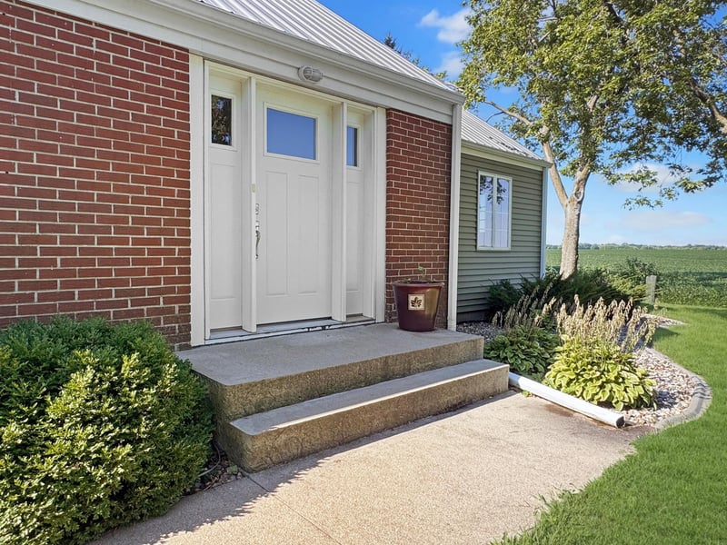 901 Clarke St, Walnut Grove, MN 56180
