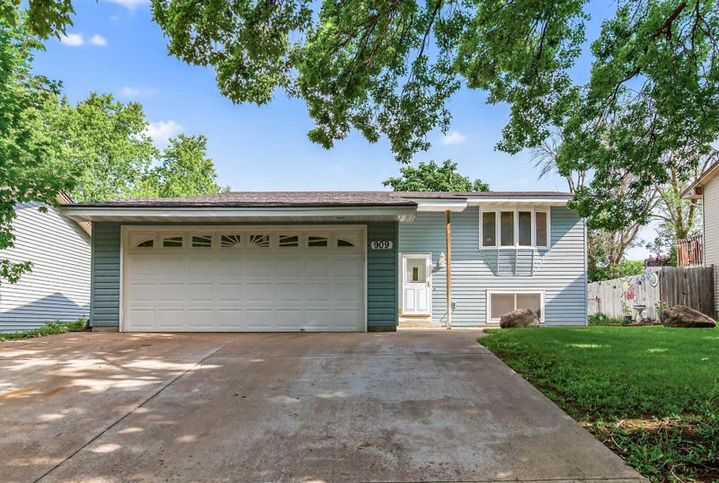 909 104th Ave NW, Coon Rapids, MN 55433