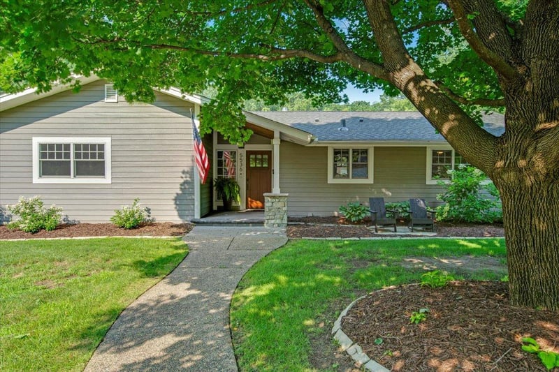 5536 Mirror Lakes Dr, Edina, MN 55436