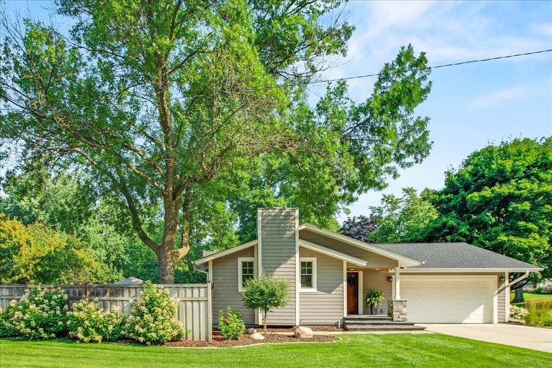 5536 Mirror Lakes Dr, Edina, MN 55436