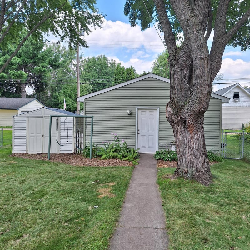 141 6th St N, Bayport, MN 55003