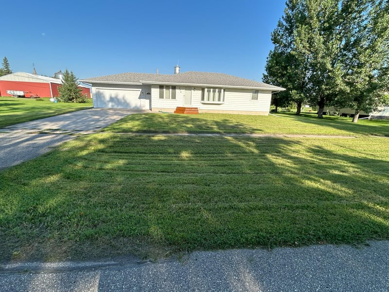 306 3rd St, Shelly, MN 56581