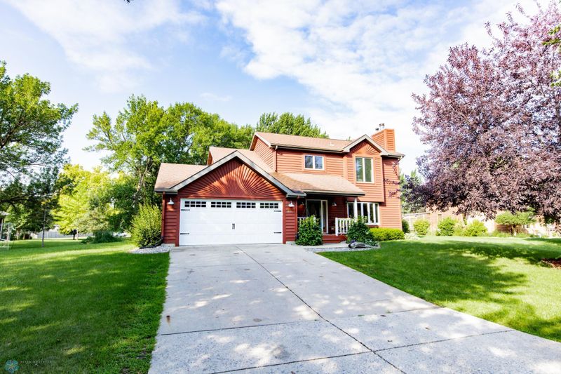 3901 S Rivershore Dr, Moorhead, MN 56560