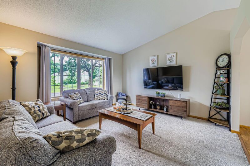 912 11th Ave SW, Isanti, MN 55040