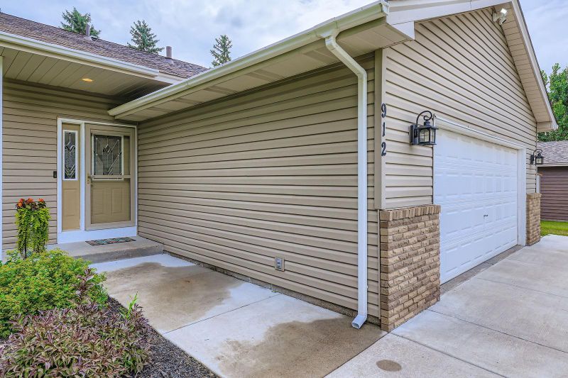 912 11th Ave SW, Isanti, MN 55040