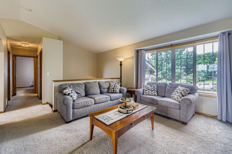 912 11th Ave SW, Isanti, MN 55040