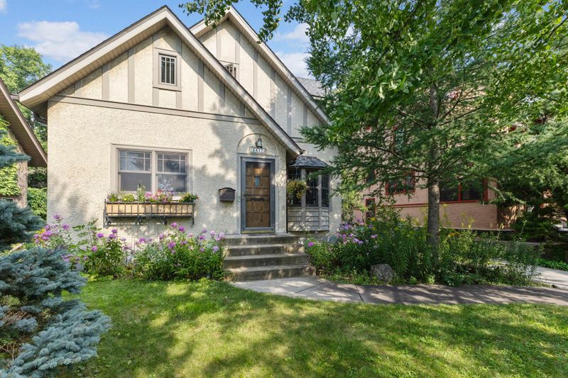 2417 Grand Ave S, Minneapolis, MN 55405