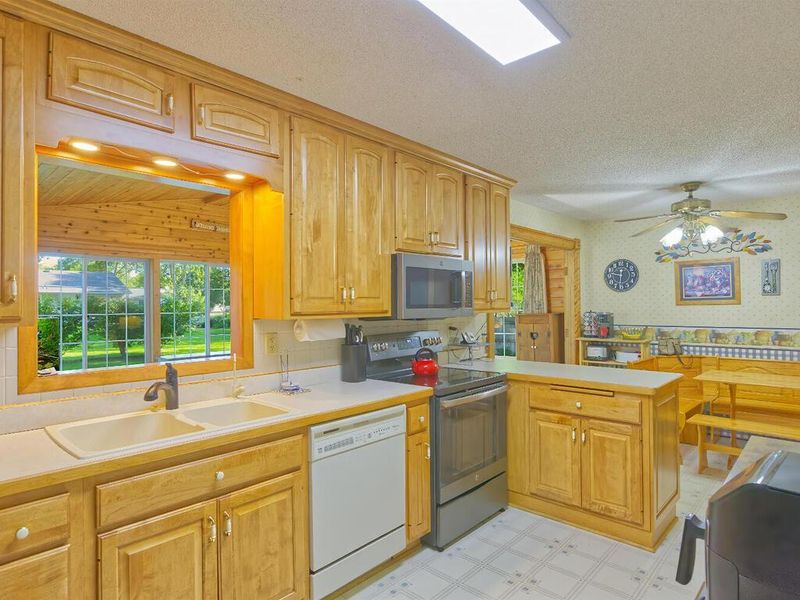 116 Fairlawn Ave E, Winsted, MN 55395