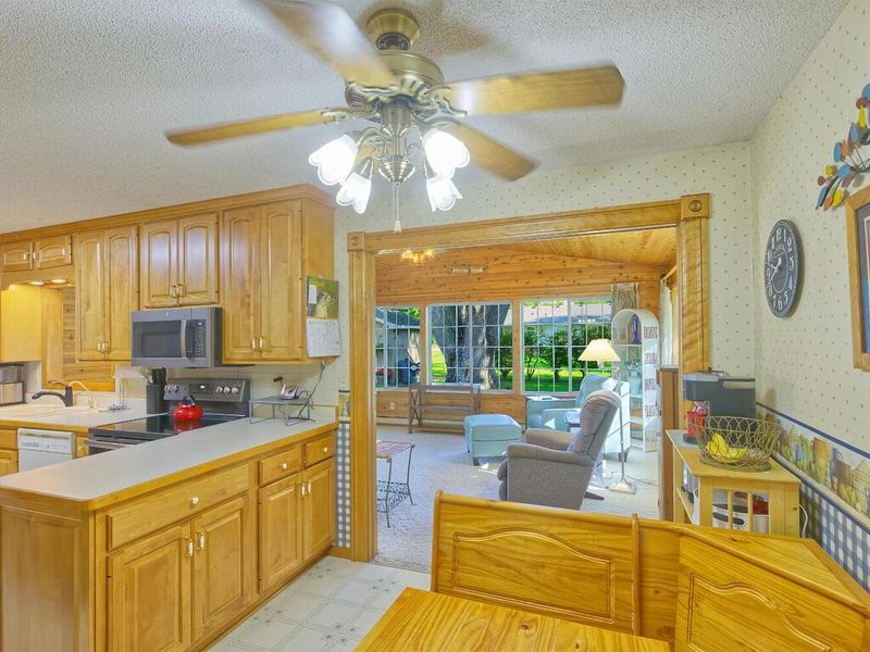 116 Fairlawn Ave E, Winsted, MN 55395