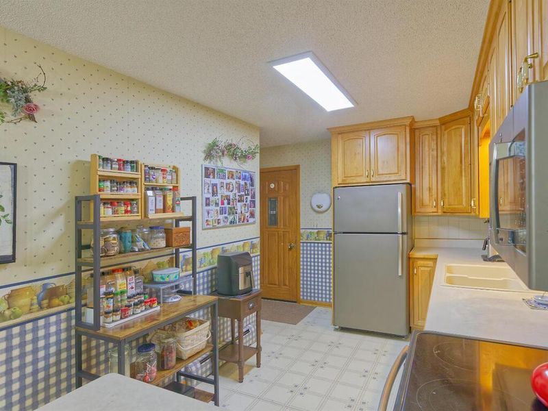 116 Fairlawn Ave E, Winsted, MN 55395