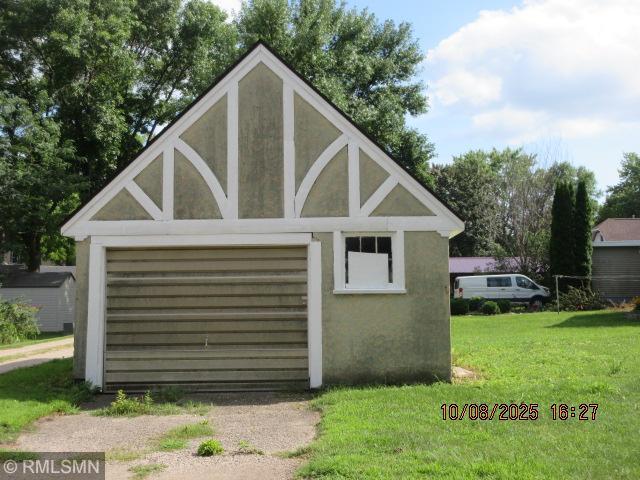 12 6th Ave SE, Fairfax, MN 55332