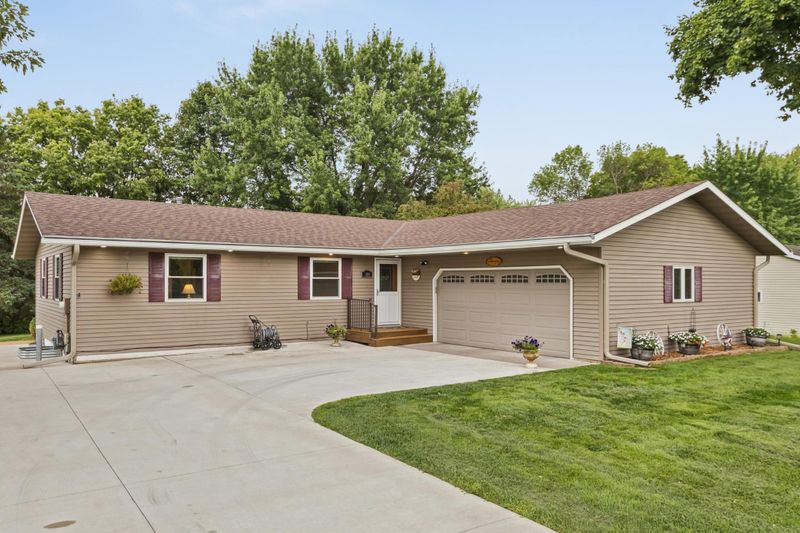 709 Ridge Dr SE, Saint Michael, MN 55376