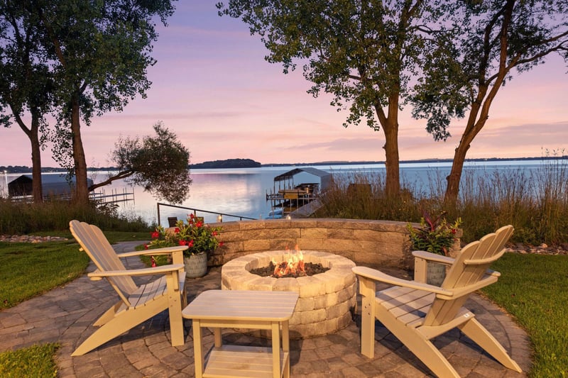 155 Lakeshore Cir, Waconia, MN 55387