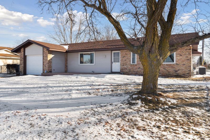 891 Garden View Dr, Apple Valley, MN 55124