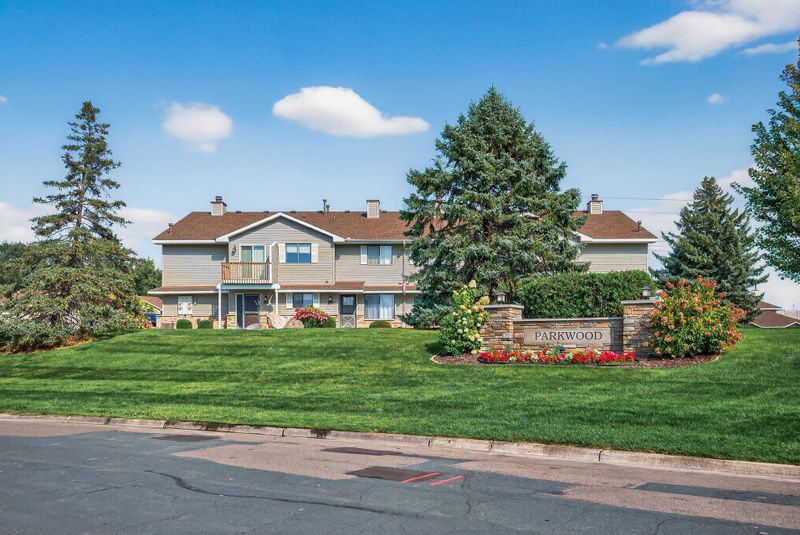 7533 Vinewood Ct, Maple Grove, MN 55311