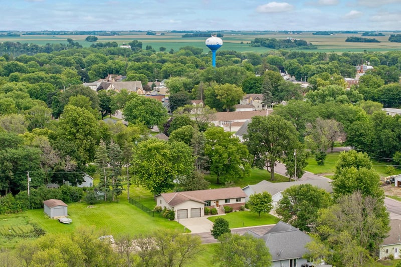 102 Ringer Dr, Sherburn, MN 56171