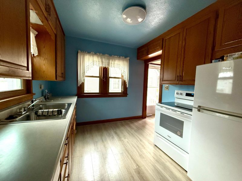 317 W Grant St, Spring Valley, MN 55975
