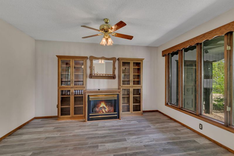 911 1st St SE, Melrose, MN 56352