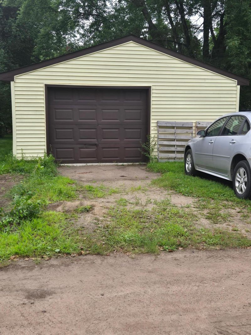 725 7th St NE, Little Falls, MN 56345