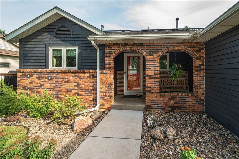 7602 26th St N, Oakdale, MN 55128