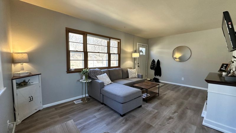1707 Hillview Ln SE, Rochester, MN 55904