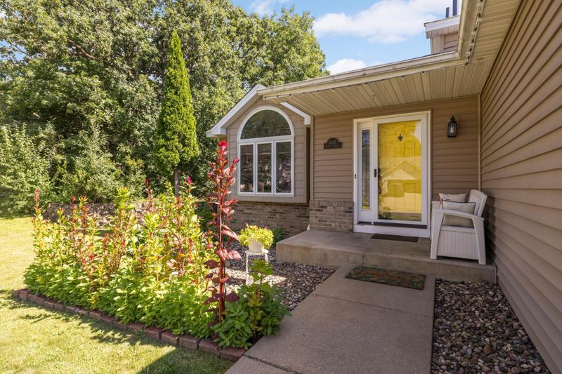 4625 Hamlet Ave N, Oakdale, MN 55128