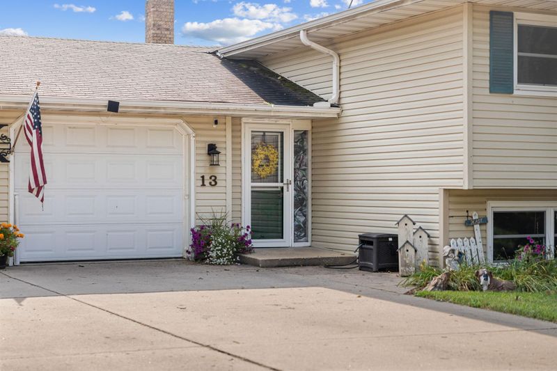 13 Mitchell Dr, Faribault, MN 55021