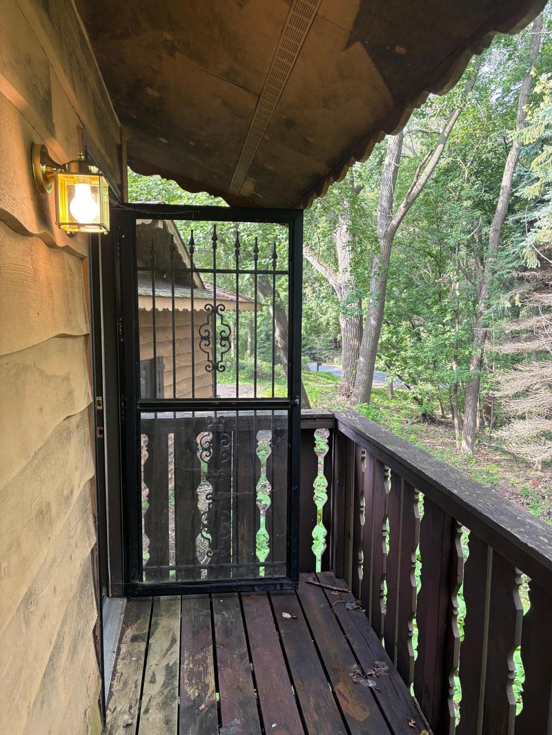 8 Edgewater Ln, North Oaks, MN 55127