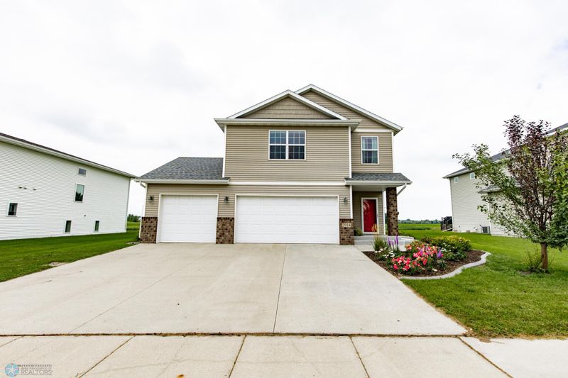 3914 10th Ave S, Moorhead, MN 56560