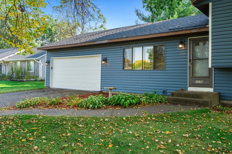 2655 Wimbledon Dr, Woodbury, MN 55125