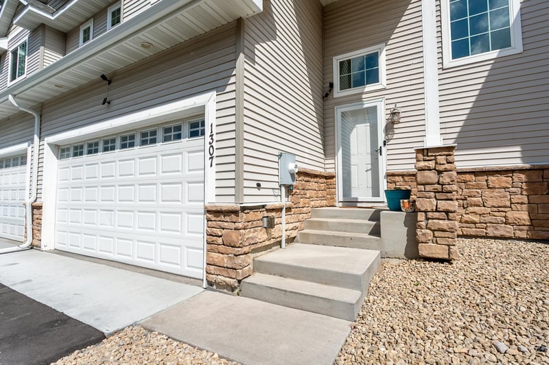 1307 County Road D Cir E, Vadnais Heights, MN 55109