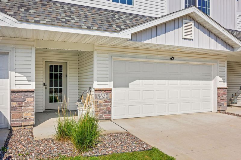 8630 Gateway Cir, Monticello, MN 55362
