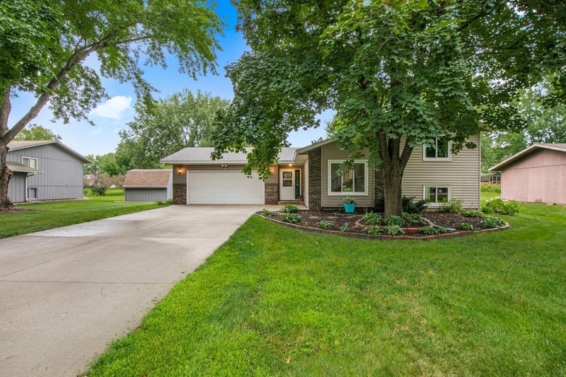 540 Ptarmigan Ln, Rockville, MN 56369