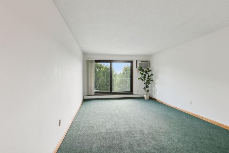 3399 Kent St #211, Shoreview, MN 55126