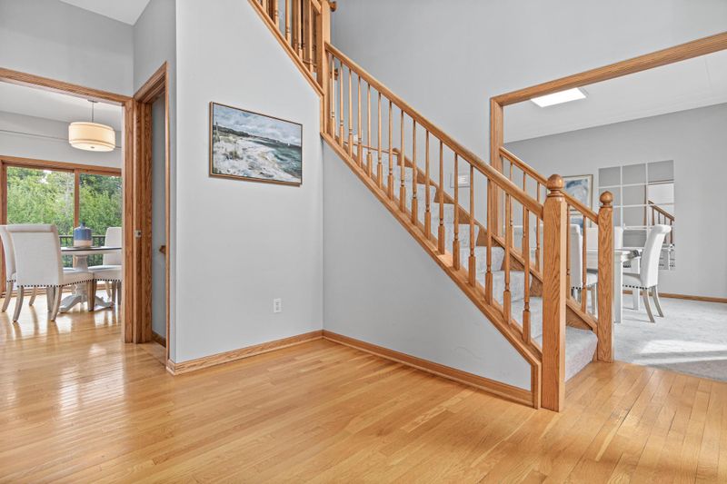 8310 W 109th St, Bloomington, MN 55438