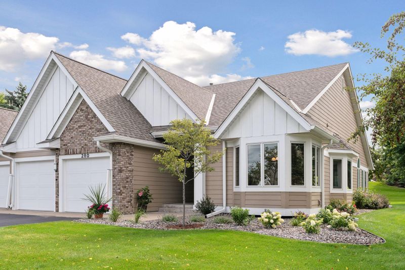 280 Sunflower Ct, Vadnais Heights, MN 55127