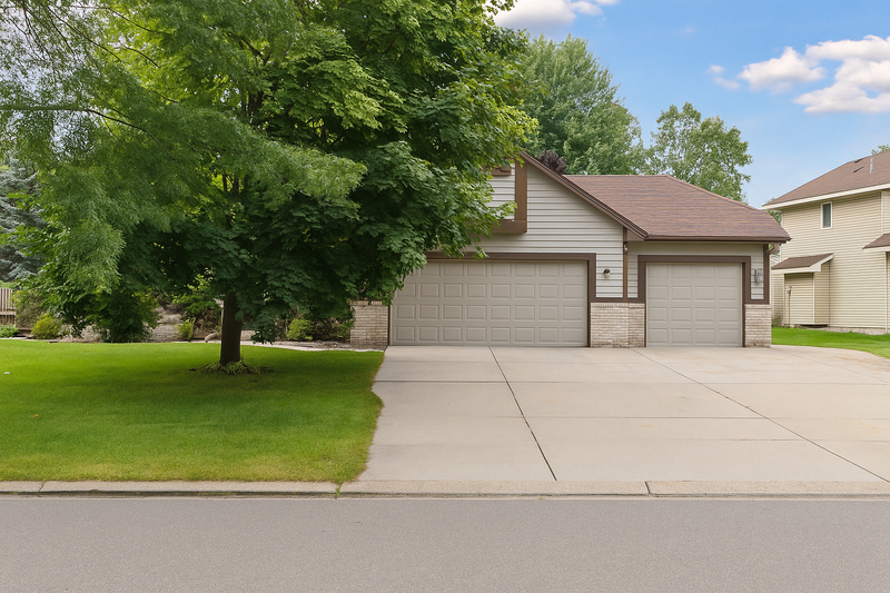462 Hawthorn Rd, Lino Lakes, MN 55014