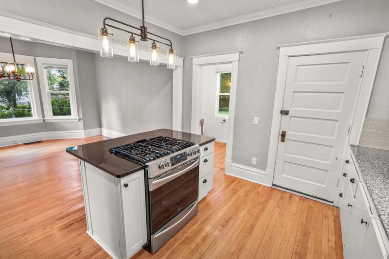 517 Old Main St N, Cambridge, MN 55008