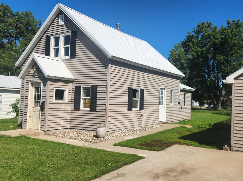 907 Main St W, Pipestone, MN 56164